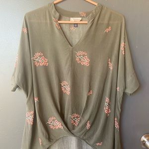 Universal thread floral blouse size Medium